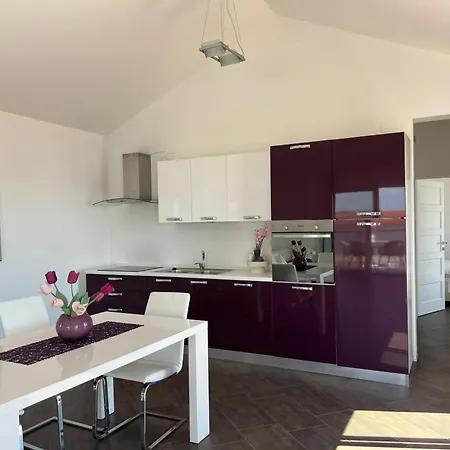 White Apartamento Tribalj