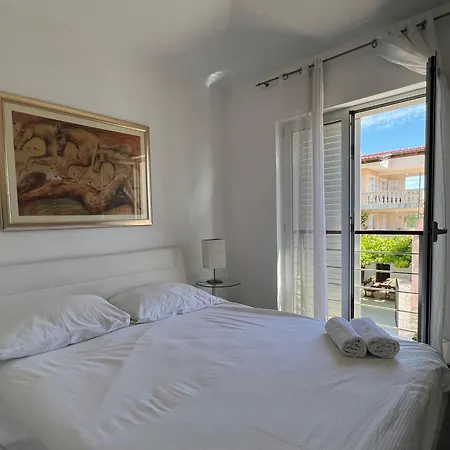 White Apartamento Tribalj