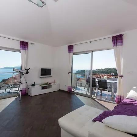 Apartamento White Tribalj