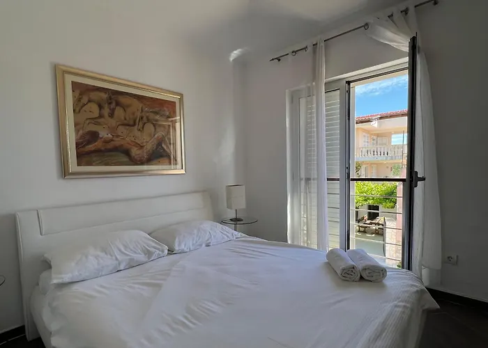 White 아파트 Tribalj